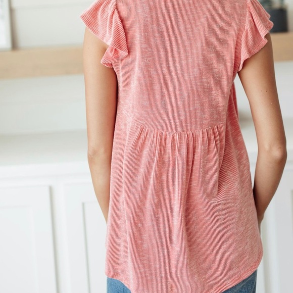 RIBBED FLUTTER SLEEVE TOP IN CORAL - Picture 2 of 3